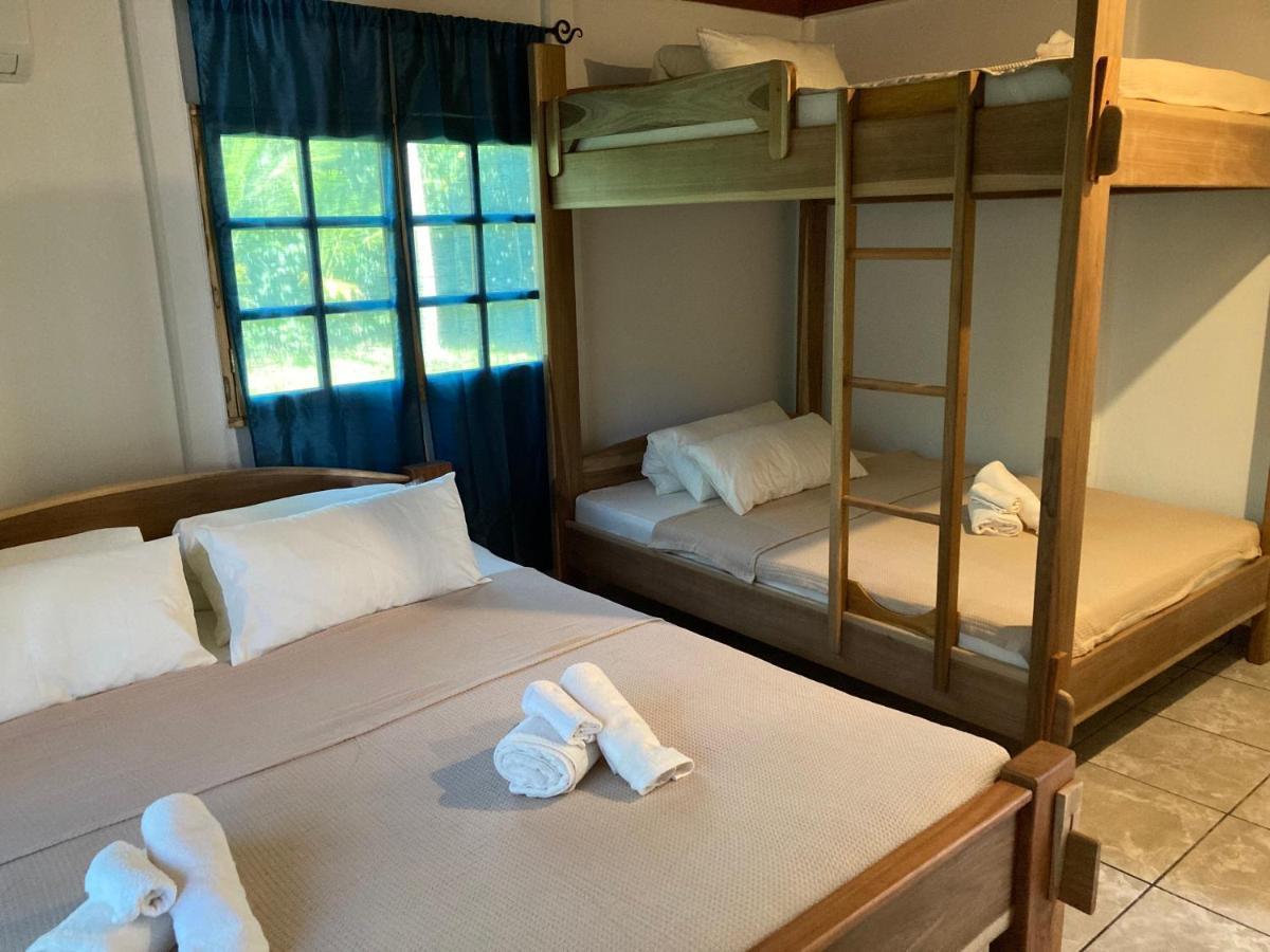 Pura Vida Vegana Hotel Cahuita Kültér fotó